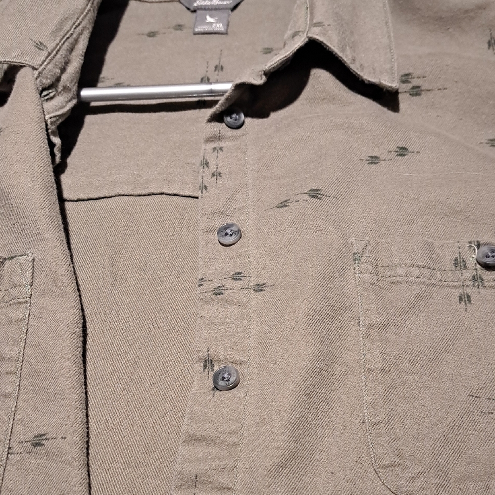 Eddie Bauer Women's Easy Fit Shirt - Olive Green. - Picture 8 of 8